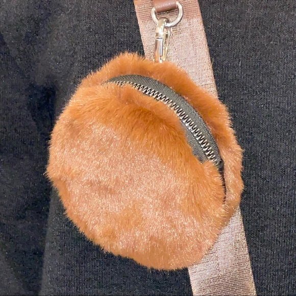 AKIRA Luxe Faux Fur X-Body Bag w/Clip-on Coin/Key Pouch - NWT - Picture 3 of 8